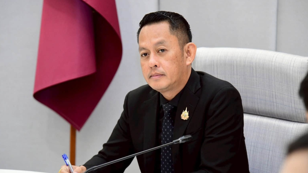“รัชพงศ์ ชูแก้ว” ลาออกจากเลขาฯ “พิพัฒน์” หลังมีกระแสข่าวญาติสอบติดท้องถิ่น