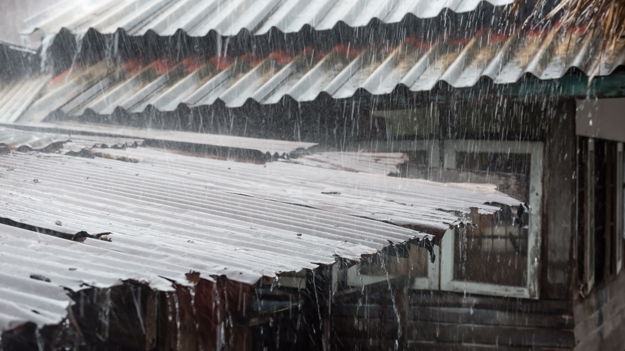 กรมอุตุฯ เตือนฝนตกหนักฉบับ 12 เช็กรายชื่อจังหวัดเสี่ยง เฝ้าระวังน้ำท่วม น้ำป่า