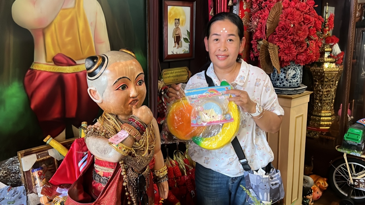 สาวขนสกุชชี่แก้บน “ไอ้ส้มฉุน” วัดทรงเสวย ติดใจขอ "เลขเด็ด" หวังปังอีกงวด