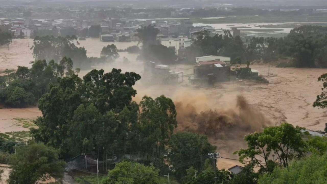 ฝนถล่มกว่างซีจ้วง ทำอ่างเก็บน้ำแตก เมืองหนานหนิงเร่งอพยพประชาชน