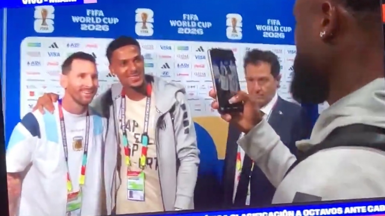 Cape Verde Players Line Up to Take Photos with Lionel Messi Despite World Cup Elimination (Video)