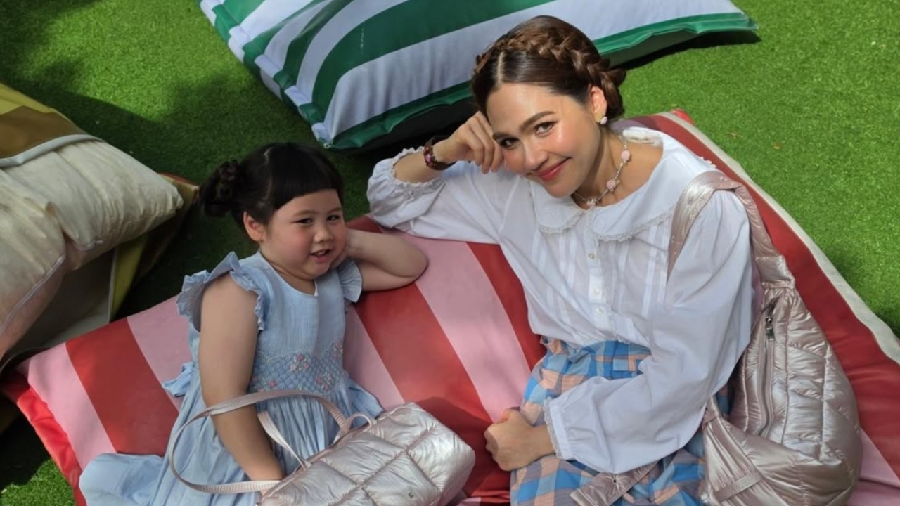 ชมพู่ อารยา บอกมีบินไปฝรั่งเศส น้องเกล พูดประโยคเด็ดที่ฟังแล้วคุ้นมาก (คลิป)