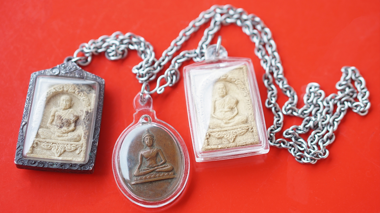 ห้อยพระหลายองค์ องค์ไหนจะช่วย? ไขความเชื่อ พุทธคุณจะตีกันจริงหรือไม่