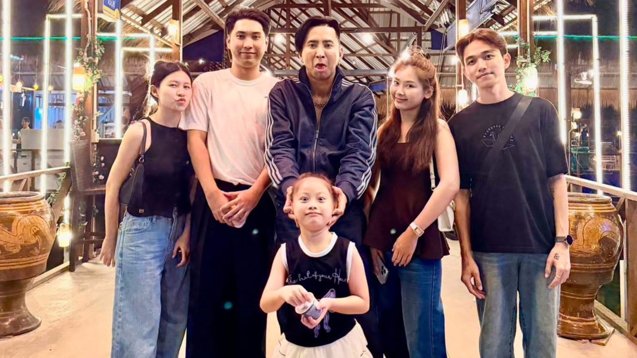 "บอล เชิญยิ้ม" เปิดภาพครอบครัว ลูกหลานอยู่กันพร้อมหน้า เปลี่ยนสถานะตัวเองแล้ว