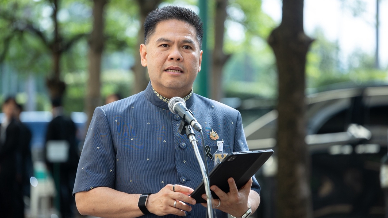 “วราวุธ” เผย เศษโฟมทะลักหมู่บ้านบ่อวิน มาจากโรงงานผลิตตู้เย็นในระยอง