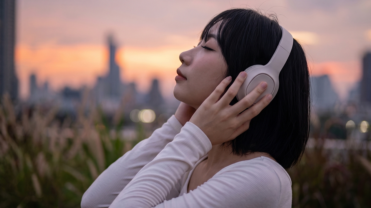 ทำไมอกหักต้องฟังเพลงเศร้า? ไขความลับสมอง พร้อมวิธีแก้ให้มูฟออนไว