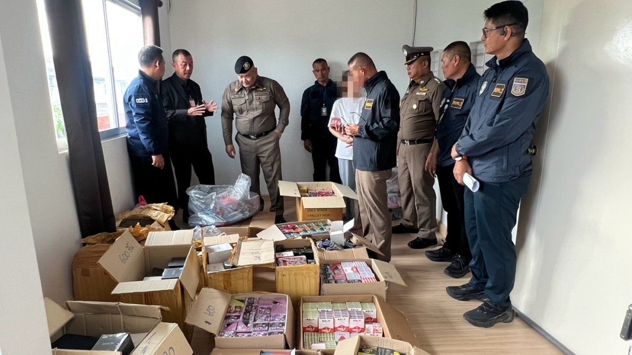 ค้น 2 จุดย่านบางแค รวบผู้ค้าระดับหัวจ่าย “บุหรี่ไฟฟ้า” ยึดของกลาง 5 หมื่นชิ้น