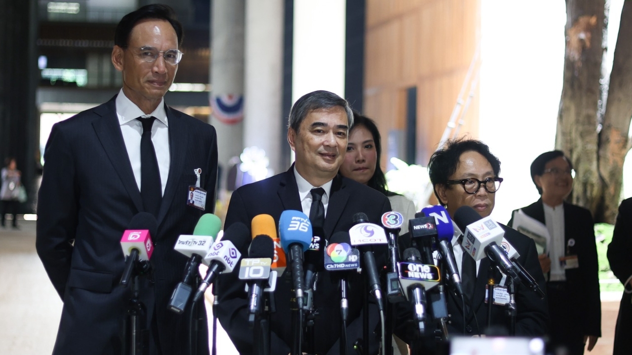 ปชป. น้อมรับผลศาลรัฐธรรมนูญ ห่วงอนาคต กู้ไม่จำเป็นจนหนี้ชนเพดาน