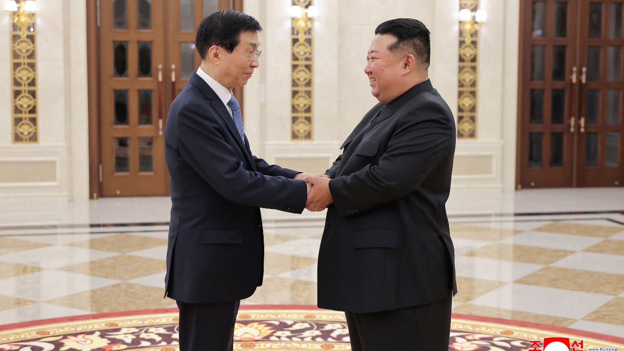 "คิม จองอึน" พบที่ปรึกษาการเมืองสูงสุดจีน ย้ำกระชับความร่วมมือสองประเทศ
