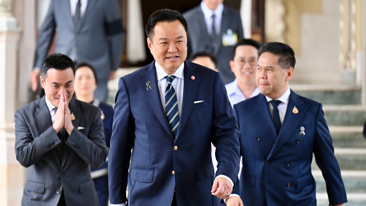 “นายกฯ” หัวเราะหลังสื่อถาม รมต. ออกแอ็กชั่นพีอาร์ผลงาน ชม “ดูดีนะ”