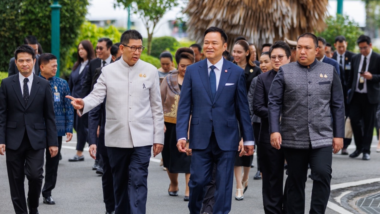 นายกฯ เรียกรัฐมนตรีถกปัญหา “บัตรคนจน” ก่อนประชุม ครม. วันนี้ 4 รมต. ลาประชุม