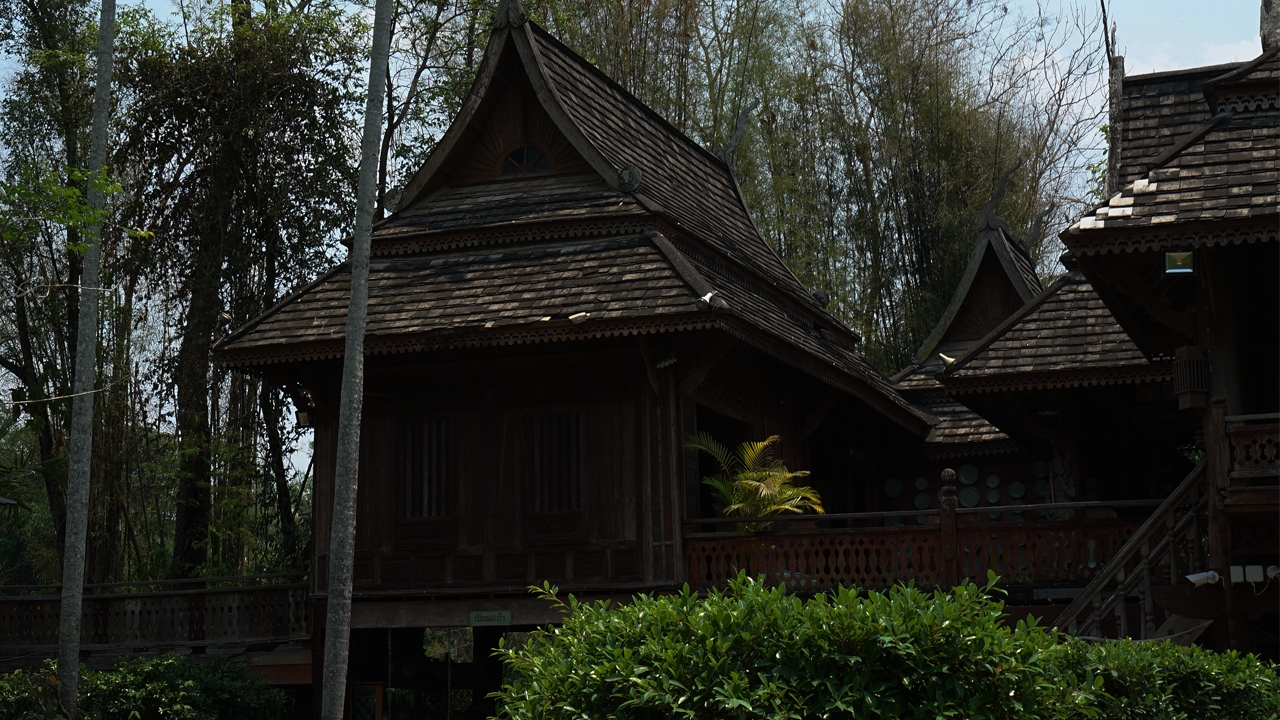 “ผีบ้านผีเรือน” คือใคร ต่างจากเจ้าที่อย่างไร? เปิดวิธีไหว้เสริมมงคลครอบครัว