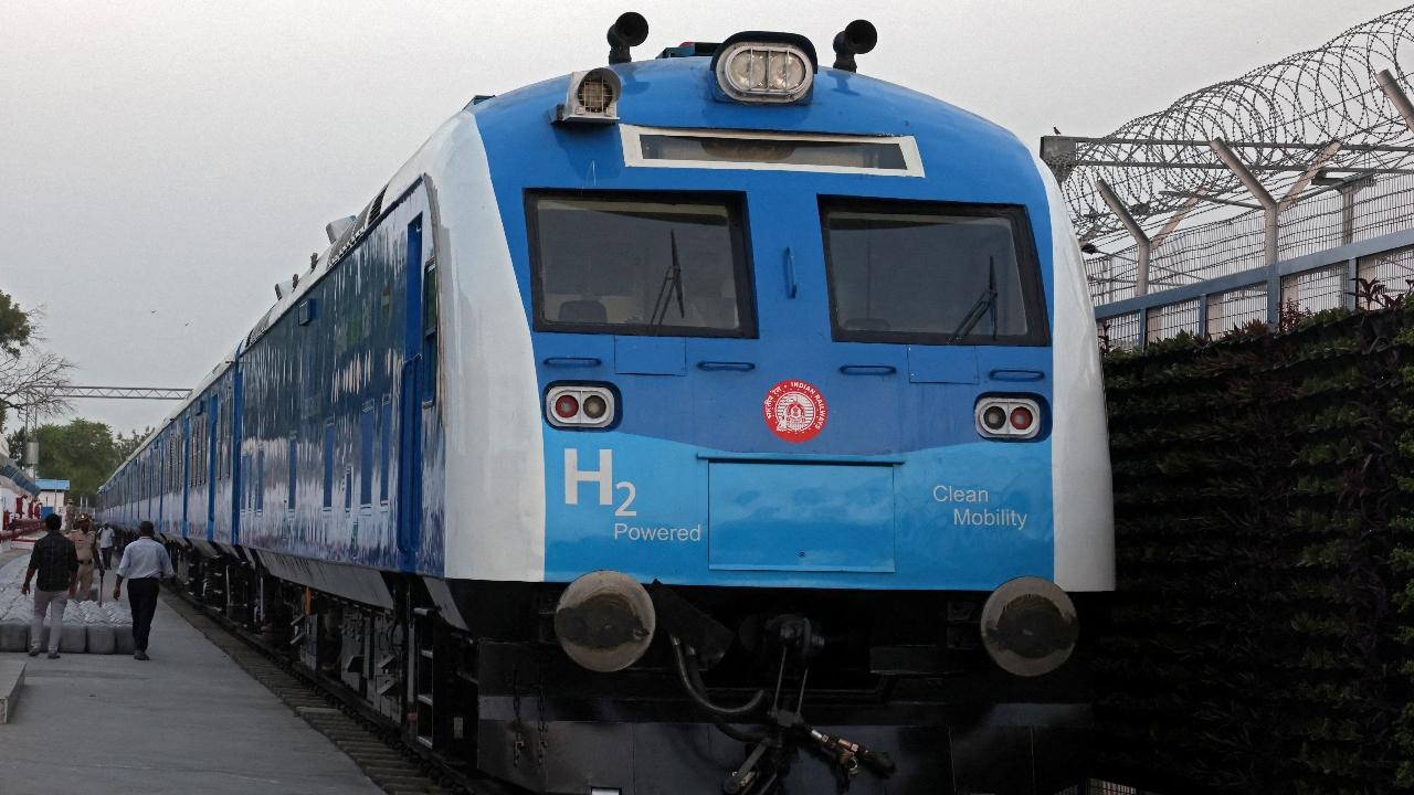 อินเดียเปิดตัวรถไฟพลังงานไฮโดรเจนขบวนแรก เดินหน้าขนส่งสะอาด ลดการปล่อยคาร์บอน