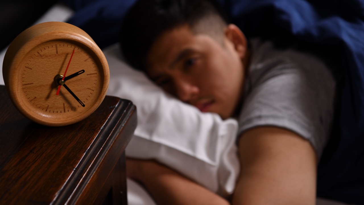 Why Do People Often Wake Up in the Middle of the Night? Understanding Why Waking at 2 a.m. Happens and Causes of Poor Sleep