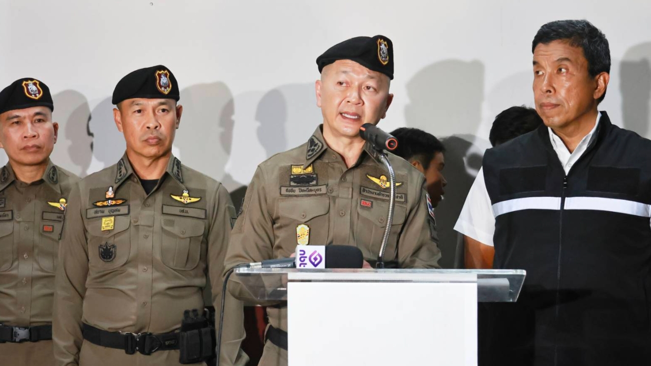 ลงพื้นที่ตรวจสถานบันเทิงย่านทองหล่อ-เอกมัย สั่งปิด 3 ร้าน ไม่มีใบอนุญาต