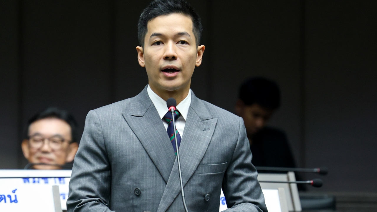 “วิพุธ” จี้ กทม. แก้ปัญหาทางเท้าศาลาแดง รื้อรวดเดียวเสี่ยงอุบัติเหตุ 