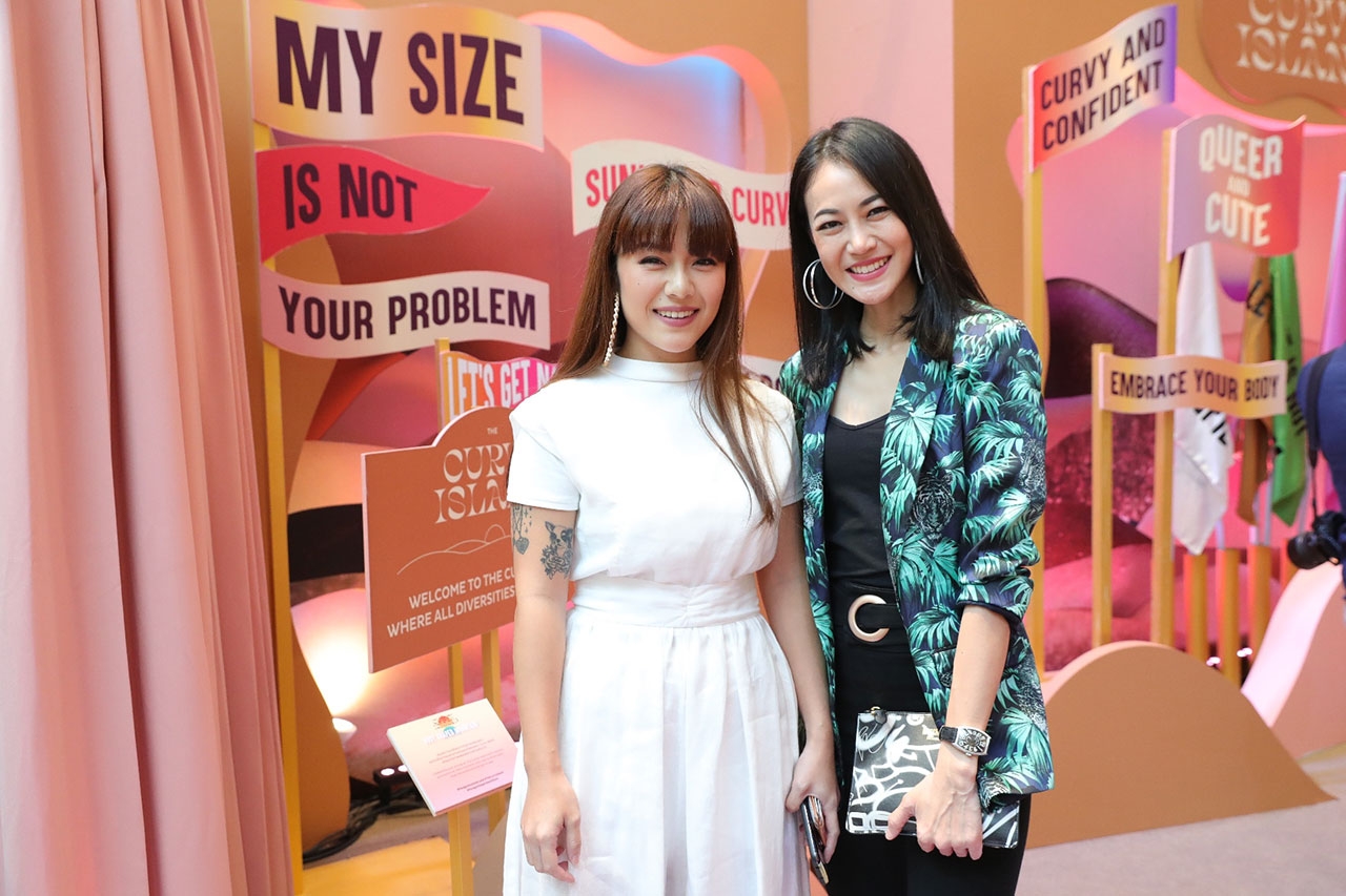 คุณพลอย วิไลลักษณ์ มหาสุวรรณชัย และคุณฉัตรทิพย์ จันทร์เลิศฟ้า