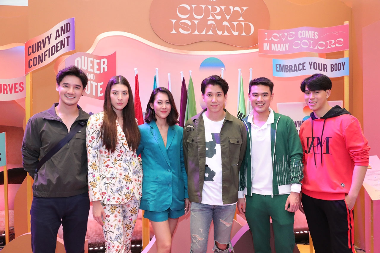 แฟชั่นนิสต้าร่วมสัมผัสไฮไลท์ภายในงาน