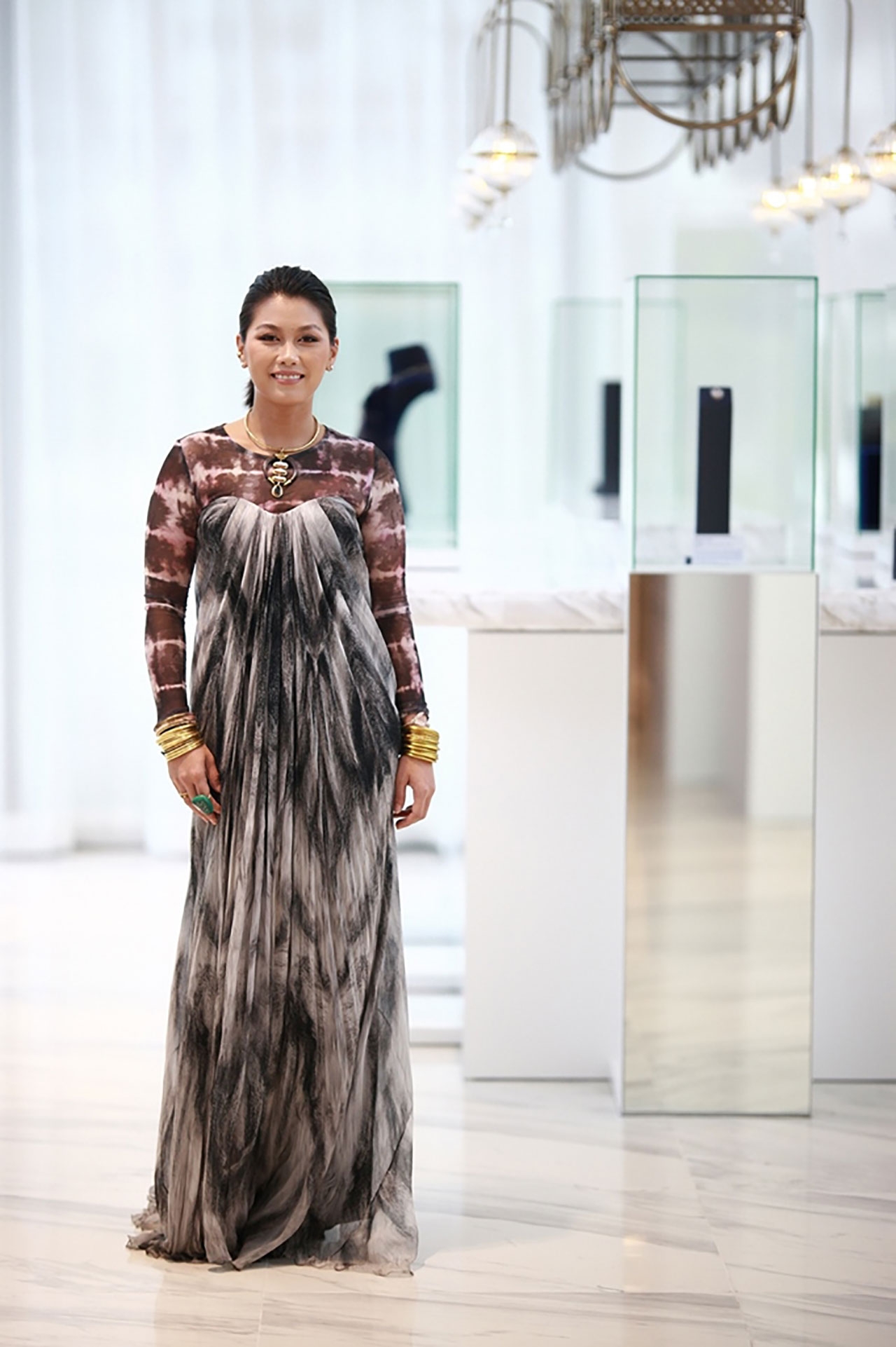 คุณพลอย ปิ่นแสง เซเลบริตี้ที่หลงใหลในความละเมียดละไมและความรุ่มรวยของเรื่องราวที่ตกทอดจากรุ่นสู่รุ่น