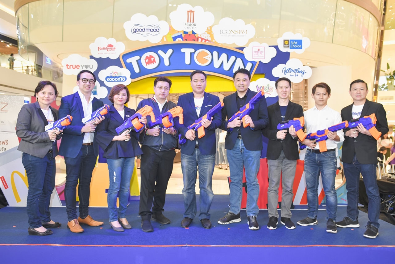 ผู้บริหาร คณะจัดงาน ทำพิธีเปิดงานอย่างเป็นทางการ