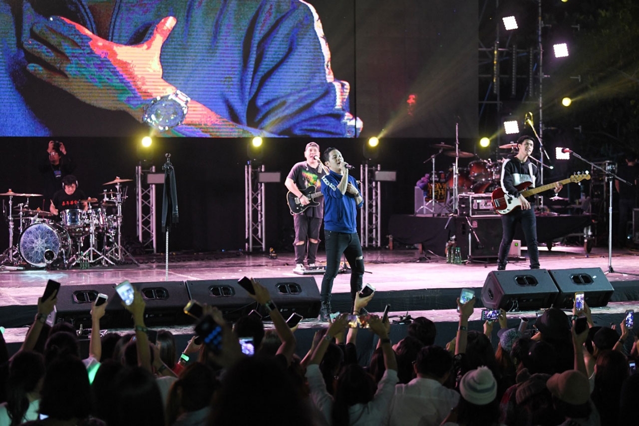 วง Cocktail จัดเพลงดังจังหวะสนุกๆ ให้ขาร็อกได้ออกสเตปกัน